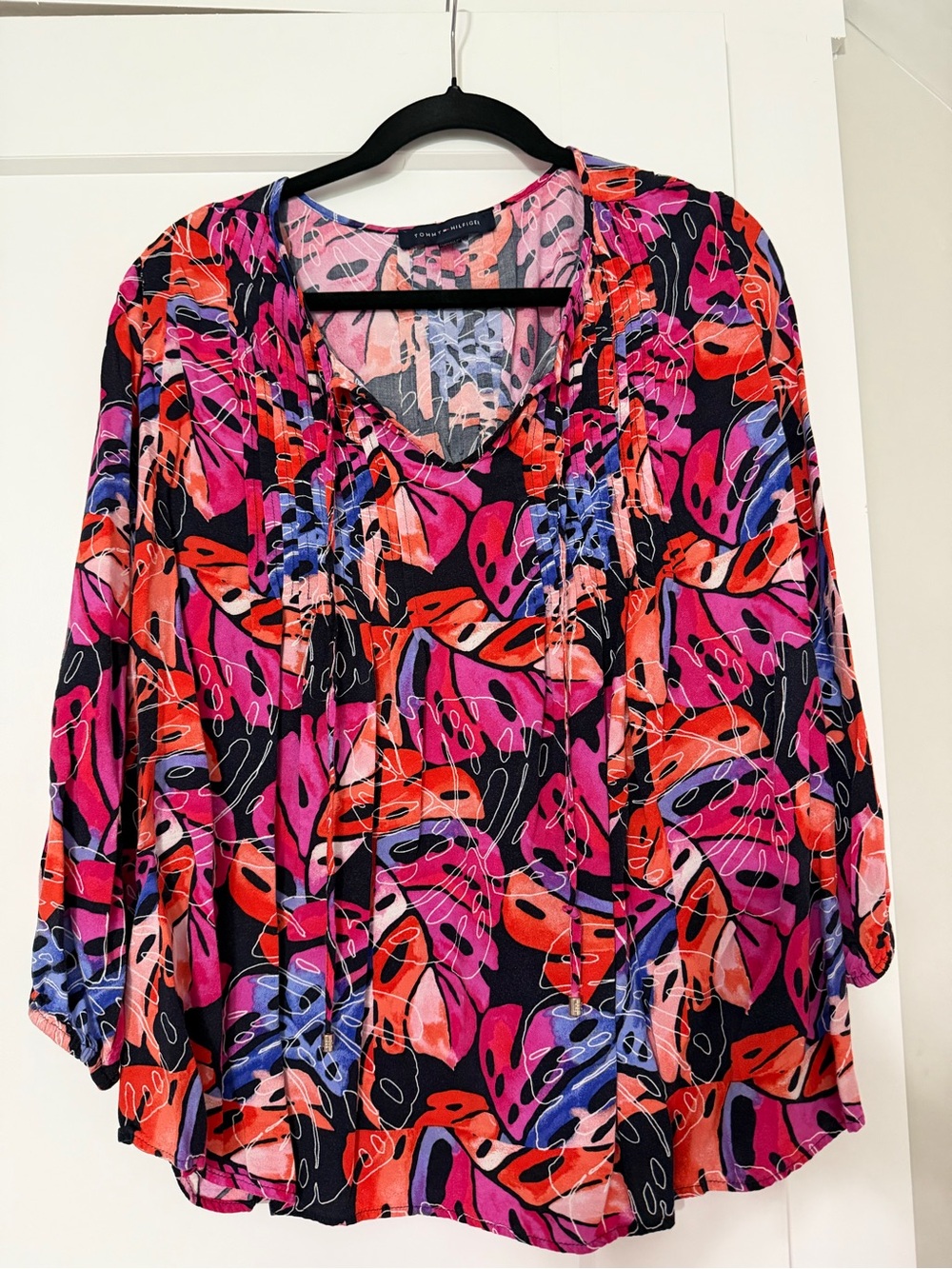 Tommy Hilfiger Pink Red & Black Leaf-Print V-Neck Blouse